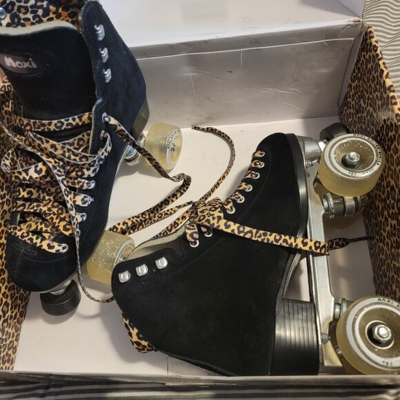 Moxie Panther Rollerskates - Picture 3 of 4